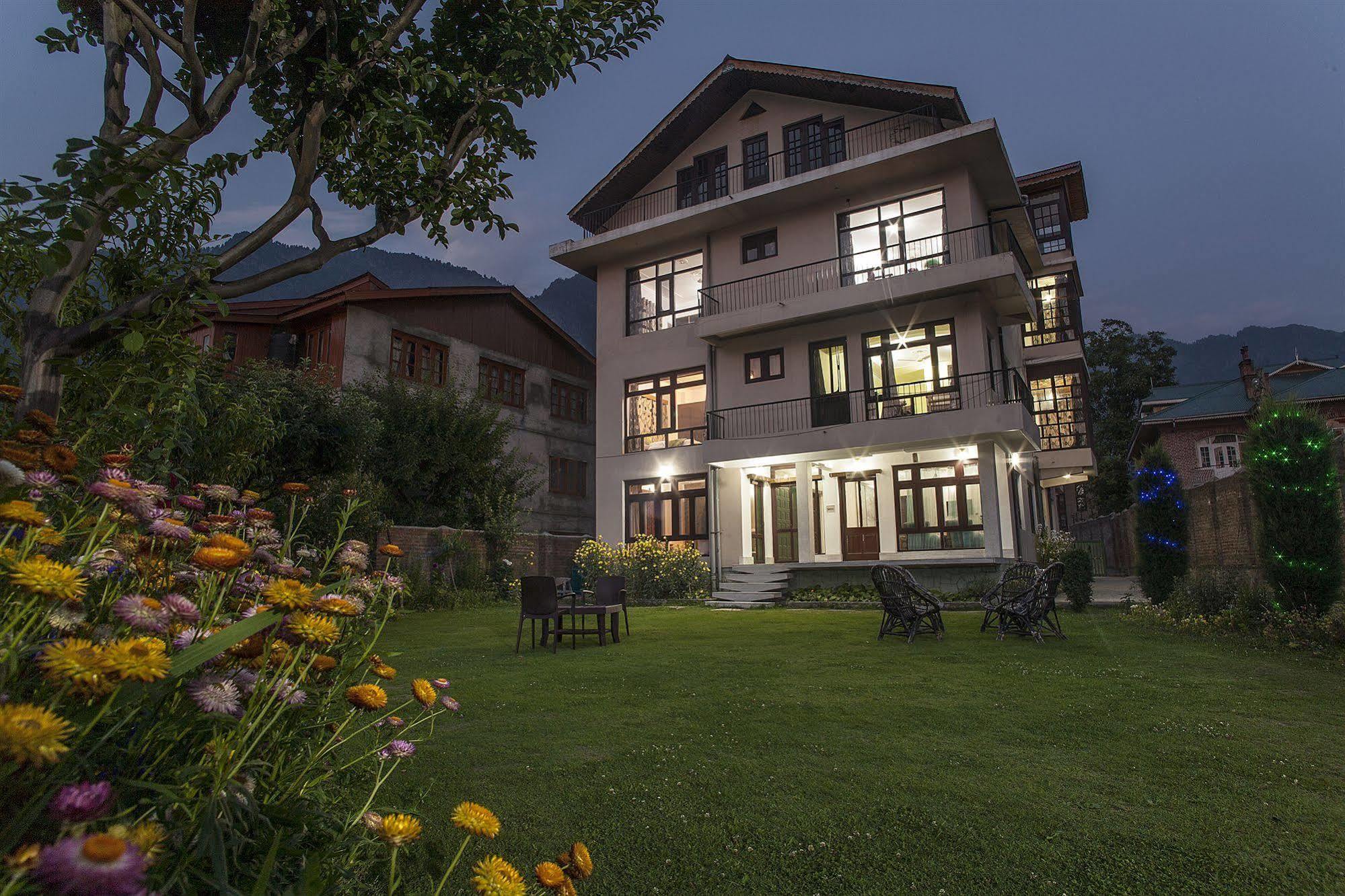 Sheesha Residency Hotel Srīnagar Kültér fotó