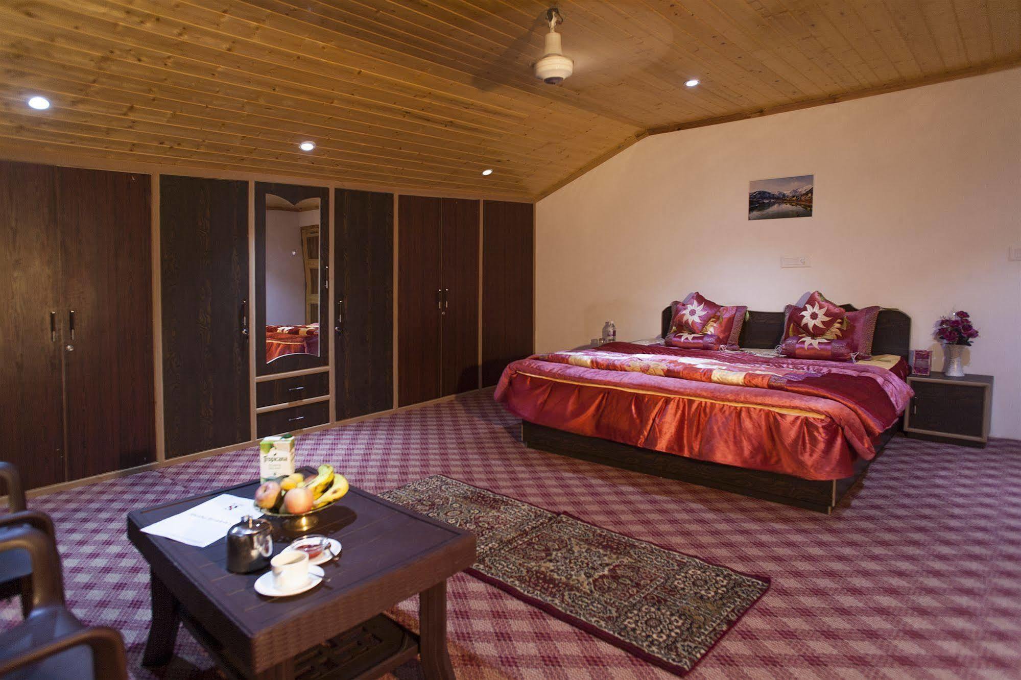 Sheesha Residency Hotel Srīnagar Kültér fotó