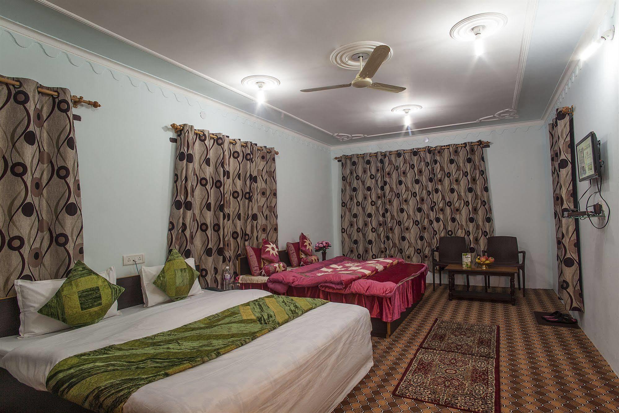 Sheesha Residency Hotel Srīnagar Kültér fotó